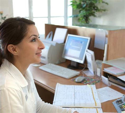 HLT37315 Certificate III in Health Administration Online | FE