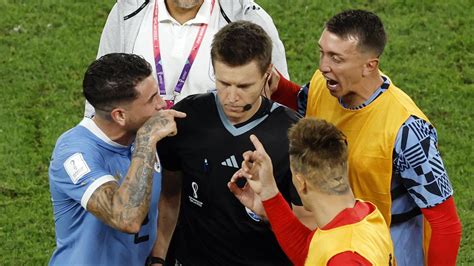 FIFA World Cup 2022: Uruguay players surround referee after getting ...