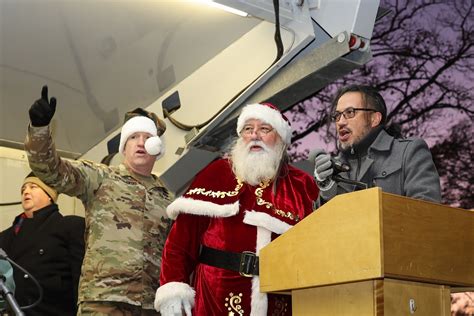 Grand Illumination Ceremony continues tradition for Soldiers and their ...