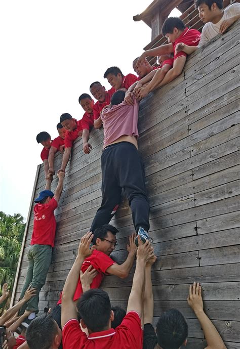 天威新材团建活动——同心协力，勇越高墙，赢战2022
