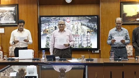 Mumbai: Western Railway Marks 75th Constitution Day With Enthusiasm, GM ...