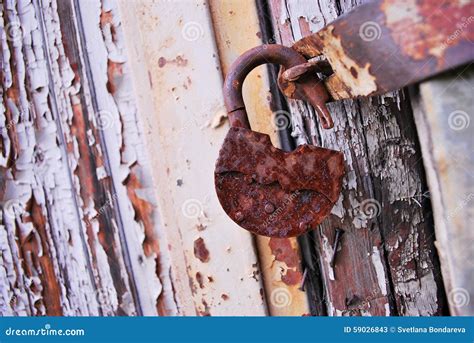 How to Open a Rusty Lock 的图像结果