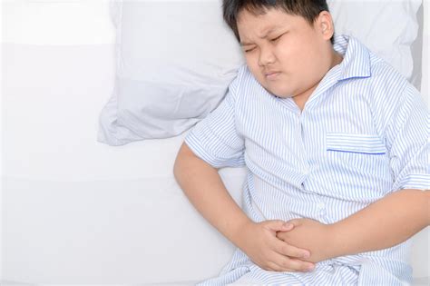 年轻人患有胃痛肚子痛图片下载 - 觅知网