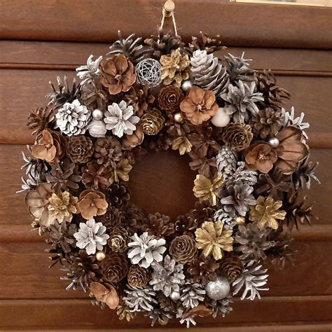 DIY Pine Cone Wreath for a Festive Holiday