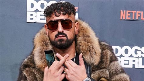 Sollten die Texte von Gangsta-Rapper Haftbefehl im Schulunterricht ...