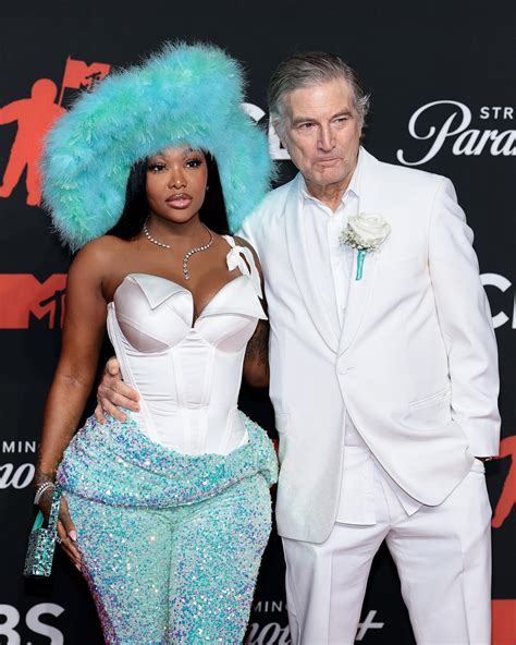 Summer Walker Surprises Fans With Mystery Date At 2025 MTV VMAs