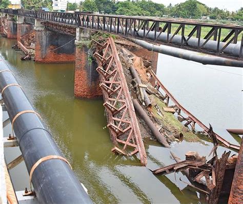 கடலூரில் பகுதி பகுதியாக இடிந்து விழும் இரும்பு பாலம்: இடிக்க மனமின்றி ...