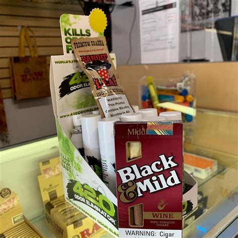 SMOKER'S DEN-VAPE AND SMOKE OUTLET (2024) All You Need to Know BEFORE ...