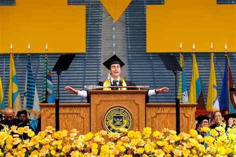 Derek Jeter tells University of Michigan grads to find their passions ...