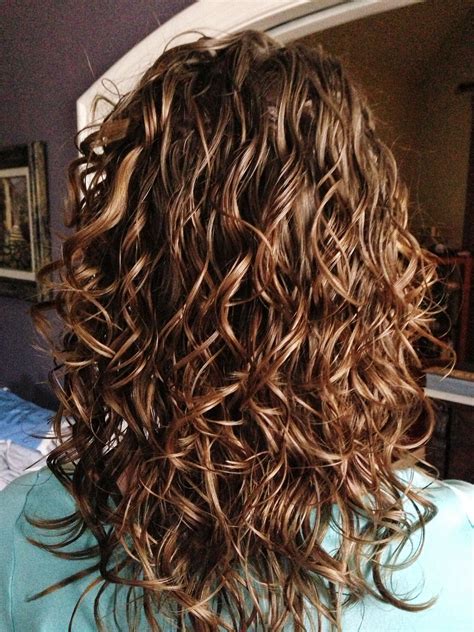 The Art of Diffusing Curly Hair | Permed hairstyles, Short hair styles