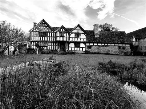 THE THRESHING BARN AT PENRHOS COURT (Lyonshall) - Guesthouse Reviews ...