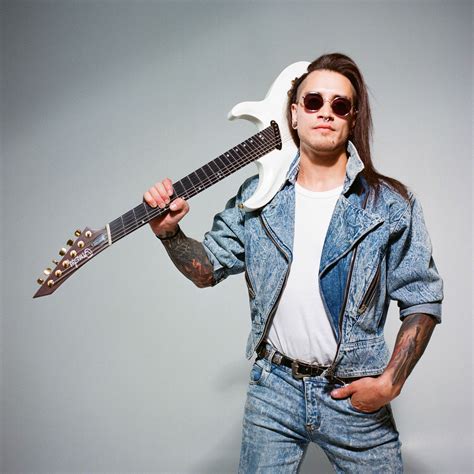 Ivan Ellis – Ormsby Guitars