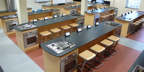 School Science Lab Design 的图像结果