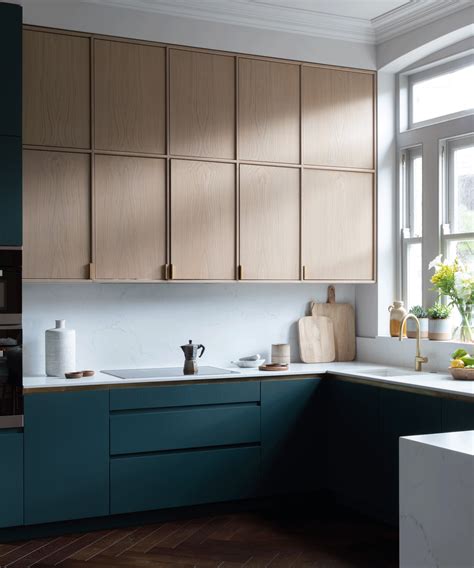 Two-tone kitchens: 11 ideas for cabinets and islands in two colors ...