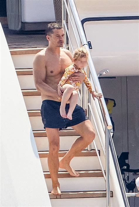 Katy Perry and fiancé Orlando Bloom pack on PDA in St. Tropez