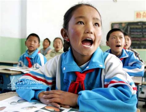 持续10年“带西藏孩子上北京”，她在海拔4000米以上踏出一条公益路|博物馆_新浪新闻