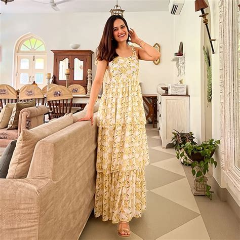 Floral Fiesta: Embrace Vibrant Style with Ordinaree's Floral Outfit Ideas