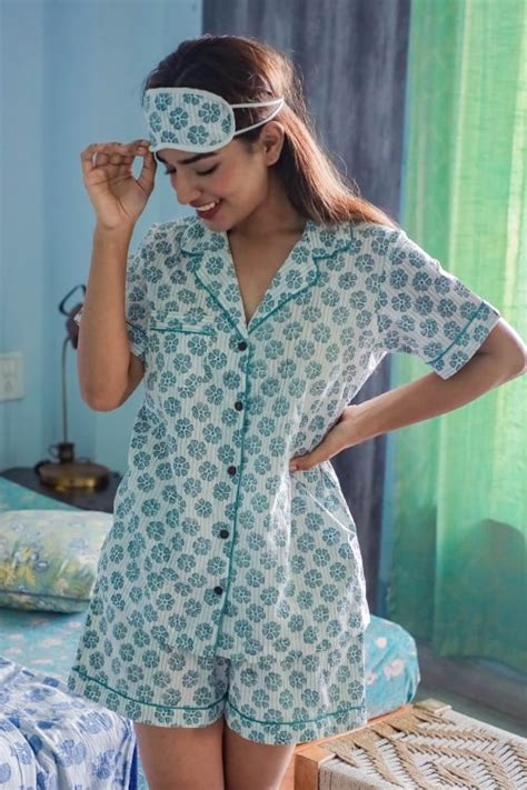 Sootisyahi 'Pretty Petals' Block Printed Cotton Nightsuit – Okhaistore