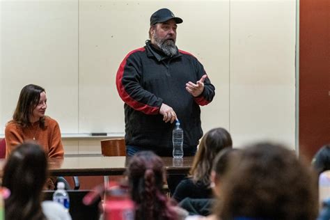 ASL Club hosts ‘Deaf Patient’s Perspective’ event - The Pitt News