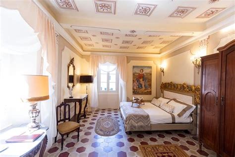 PALAZZO LARI LUXURY ACCOMMODATION (Sarzana) - Hotel Reviews, Photos ...