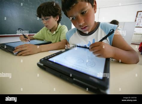 Kids Using Computers 的图像结果