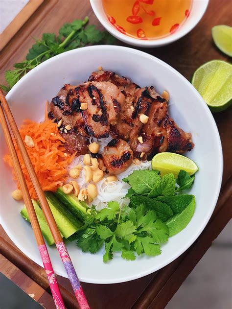 Vietnamese Grilled Pork Vermicelli Bowls (Bun Thit Nuong) | Vermicelli ...