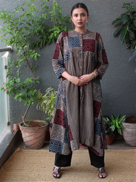 Vera Ajrakh Antifit Panelled Kurta – Weaves of Tradition