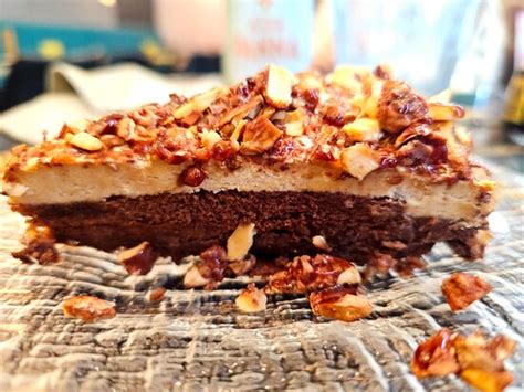 Very bad service and altitude, mediocre food, advertise for all you can ...