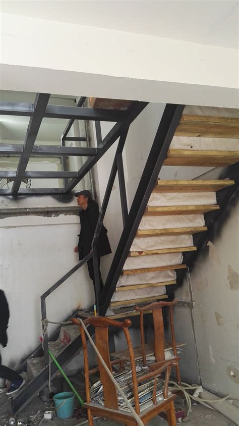 钢结构楼梯包木板步骤,钢楼梯怎么贴石材,槽钢楼梯放样图_大山谷图库