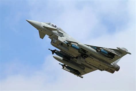 ‘Paveway IV bombs’: RAF Typhoon fighter jets launch laser-guided ...