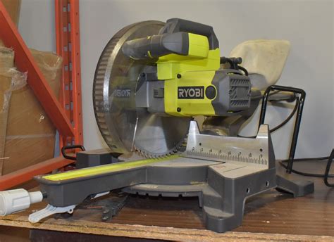 RYOBI COMPOUND SLIDING MITER SAW