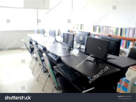 Empty Computer Room 的图像结果