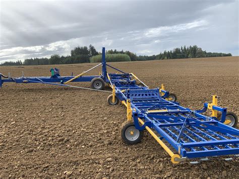 Treffler Präzisions-Striegel TS2420 mit 24 m Arbeitsbreite