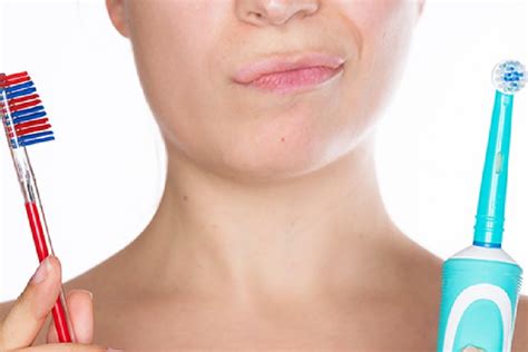 MEGLIO UNO SPAZZOLINO ELETTRICO O MANUALE?