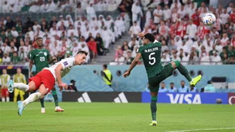 Robert Lewandowski scores his first World Cup goal as Poland defeat ...