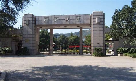 【携程攻略】景点,浙江大学是全国著名的211大学，去杭州旅游顺路到校园走一趟，感受一…