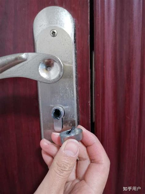 门锁锁体坏了，方铁拔不出来怎么弄 - 拆机乐园 数码之家