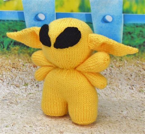 Alien Knitting Pattern 的图像结果