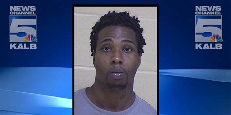 Shreveport police looking for escaped inmate