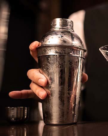 Buy SAKI Square Hammer Stainless Steel Ice Bucket with Tong - 1500 ml ...