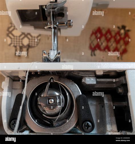 How to Use Loops and Threads Sewing Machine 的图像结果