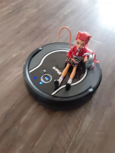 Oh No! My Cat's on the Roomba! : r/MonsterHigh