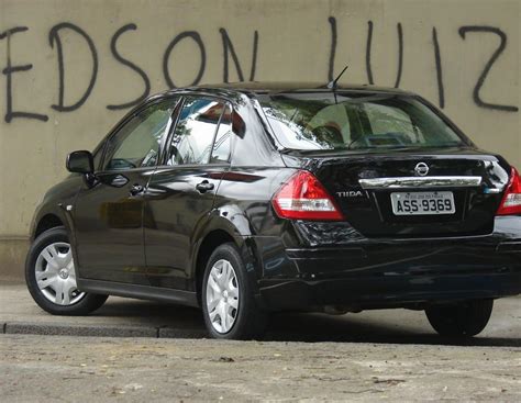 Nissan Tiida Sedan Photos and Specs. Photo: Tiida Sedan Nissan models and 24 perfect photos of ...