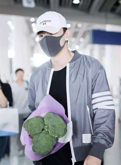 邓伦收到什么礼物最新素材