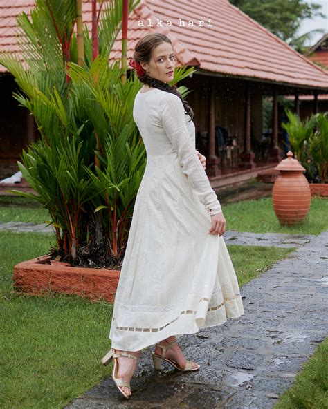 Off White V neck Anarkali – Alka Hari Pvt Ltd