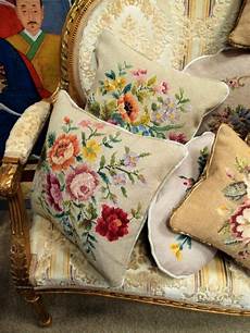 divanetti antichi divanetti dorati nappe cuscini antichi e femminilit 224 divanetti antichi divanetti dorati nappe cuscini antichi e femminilit 224
