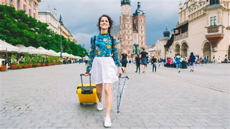 Why Study Abroad? Top 5 Benefits of Studying Abroad | Authentica