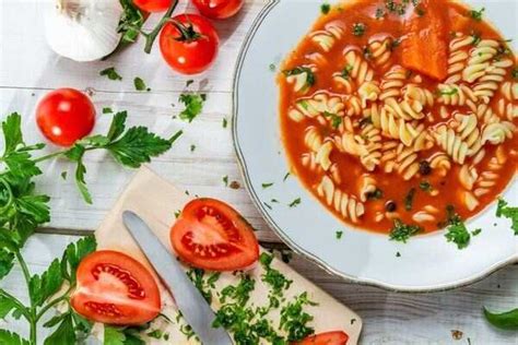 Easy dinner recipe: Hearty roasted tomato soup | Femina.in