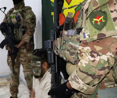 قوات سوريا الديمقراطية (قسد) تعلن القبض على عنصر خطير في "داعش" بالرقة ...