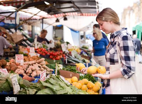Market Shopping 的图像结果
